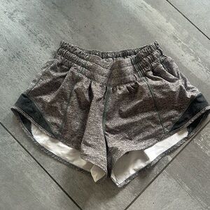 Lululemon Grey Hottie Hot 2.5inch size 0
Perfect condition